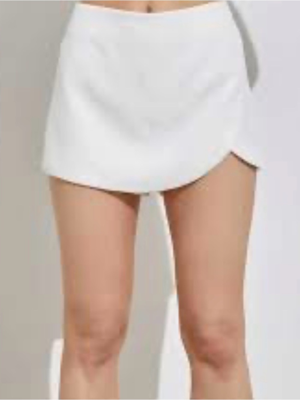 DO+BE White Curved Hem Skort
